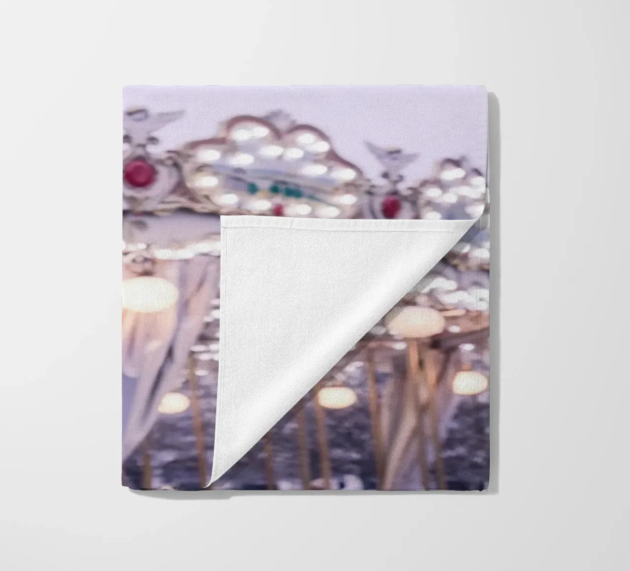 Dreamy Paris Carousel telo mare da GraceDigitalArtCo