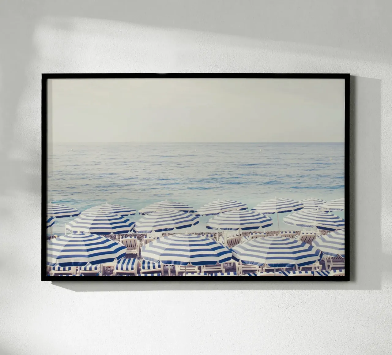 Blue and White Striped Beach Umbrellas carta hahnemühle da GraceDigitalArtCo