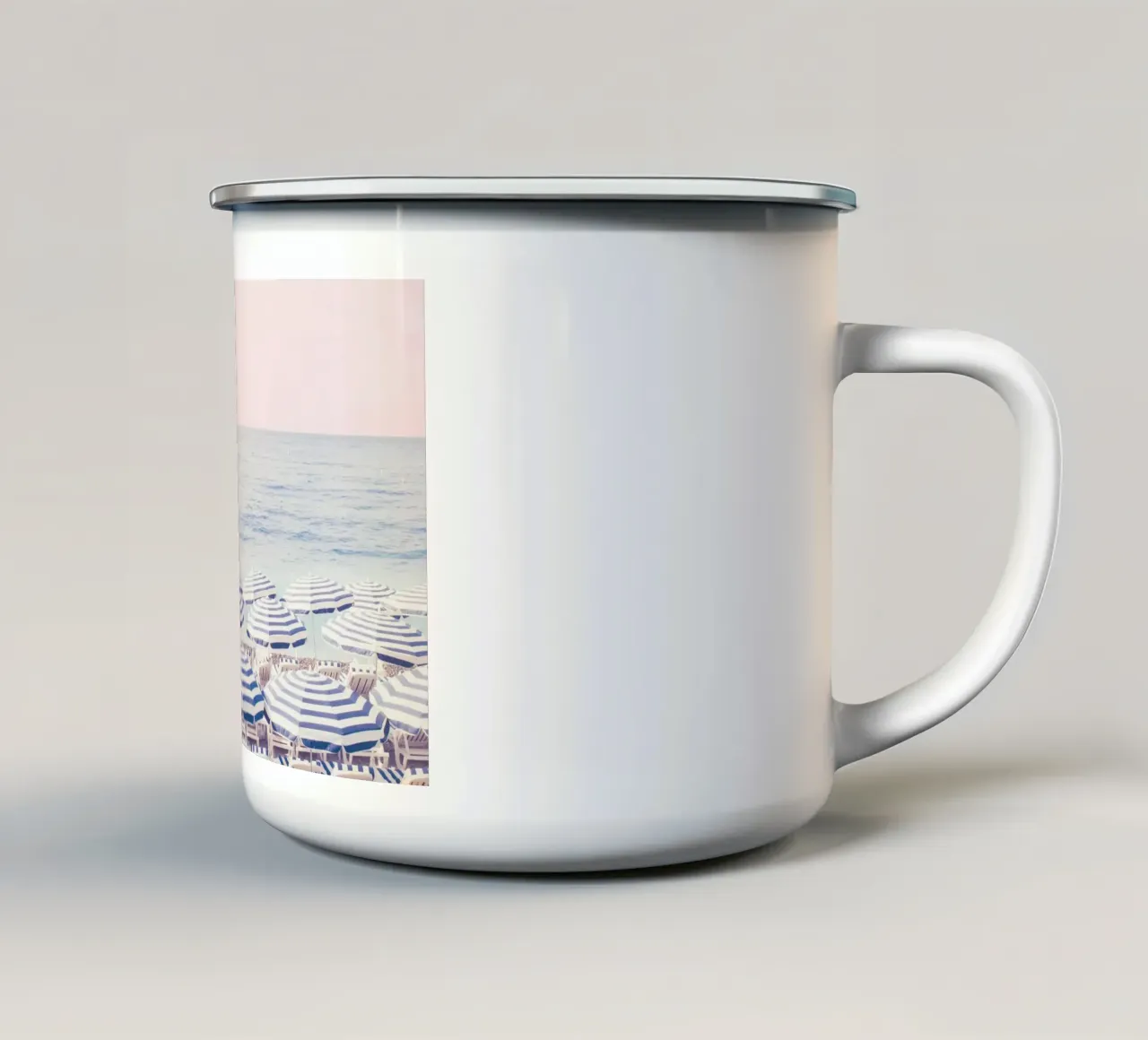 Pink Beach Scene - French Riviera tazza in smalto da GraceDigitalArtCo