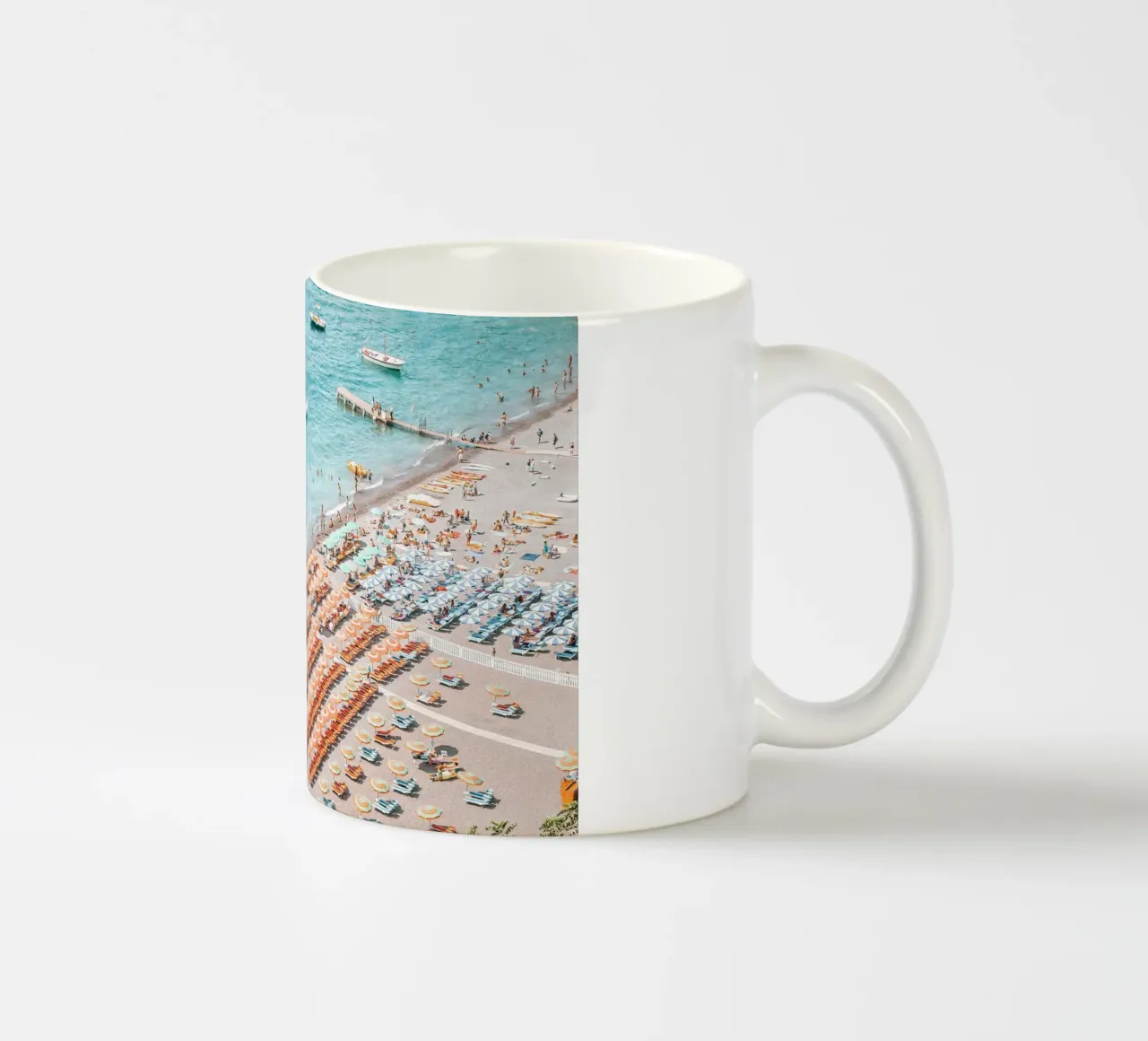 Positano - People on the beach tazza in ceramica da GraceDigitalArtCo