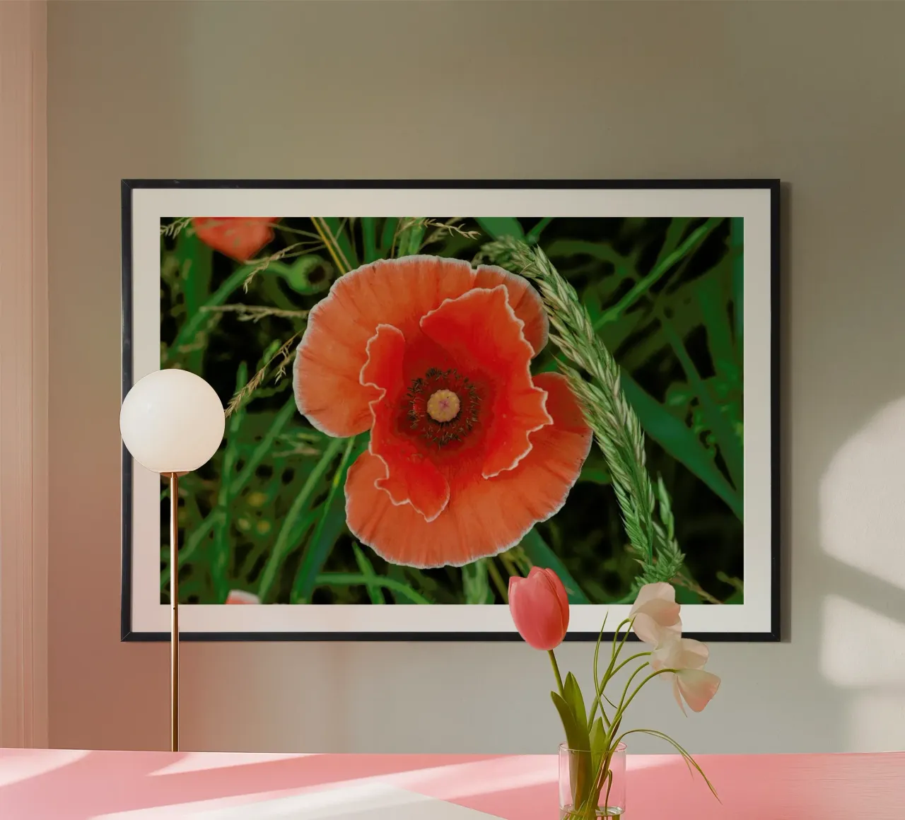 Red/White Poppie poster con telaio in alluminio da Curious Collections by Marielle Leenders