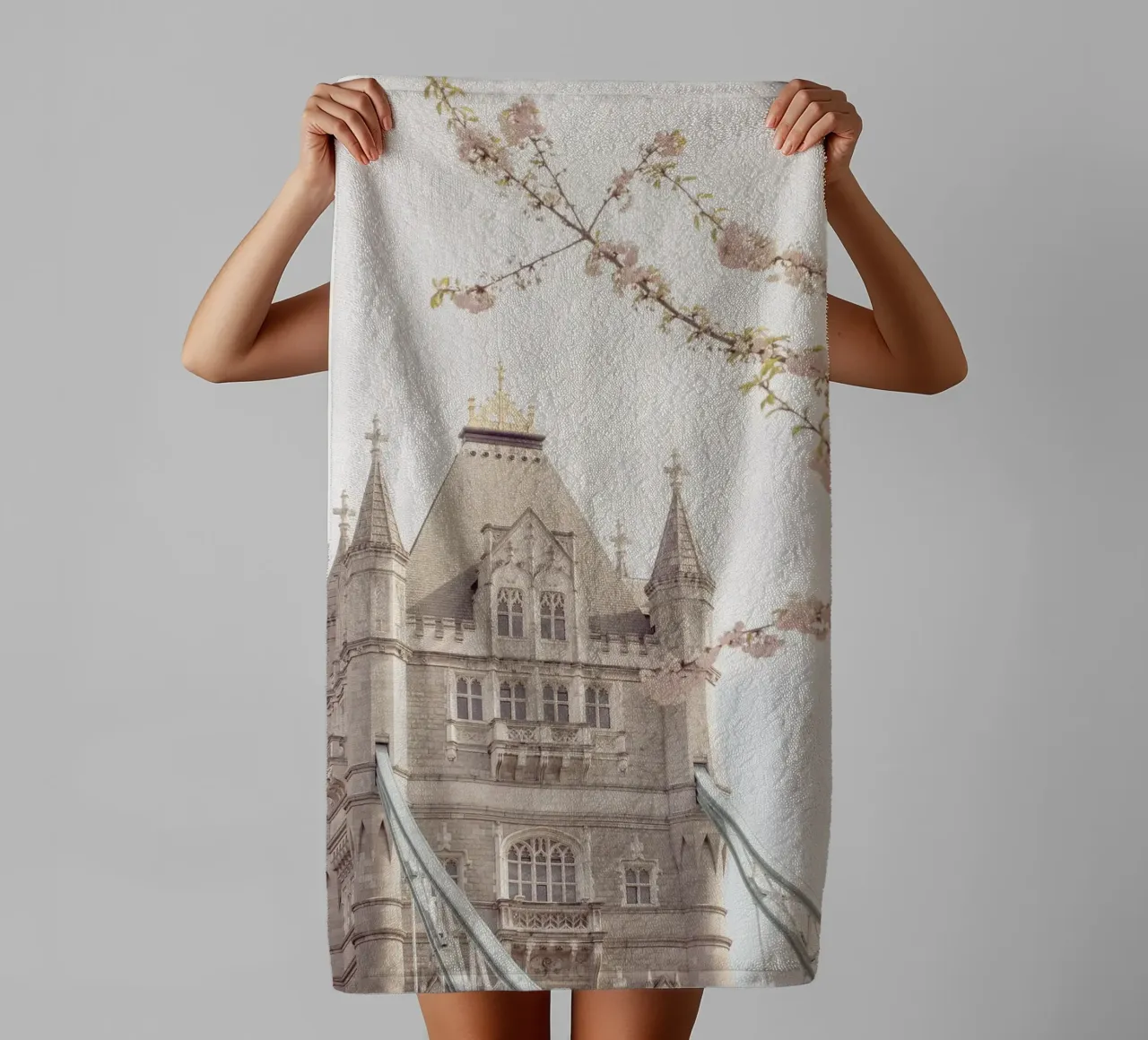 London Tower Bridge Pretty Photography asciugamano da bagno da GraceDigitalArtCo