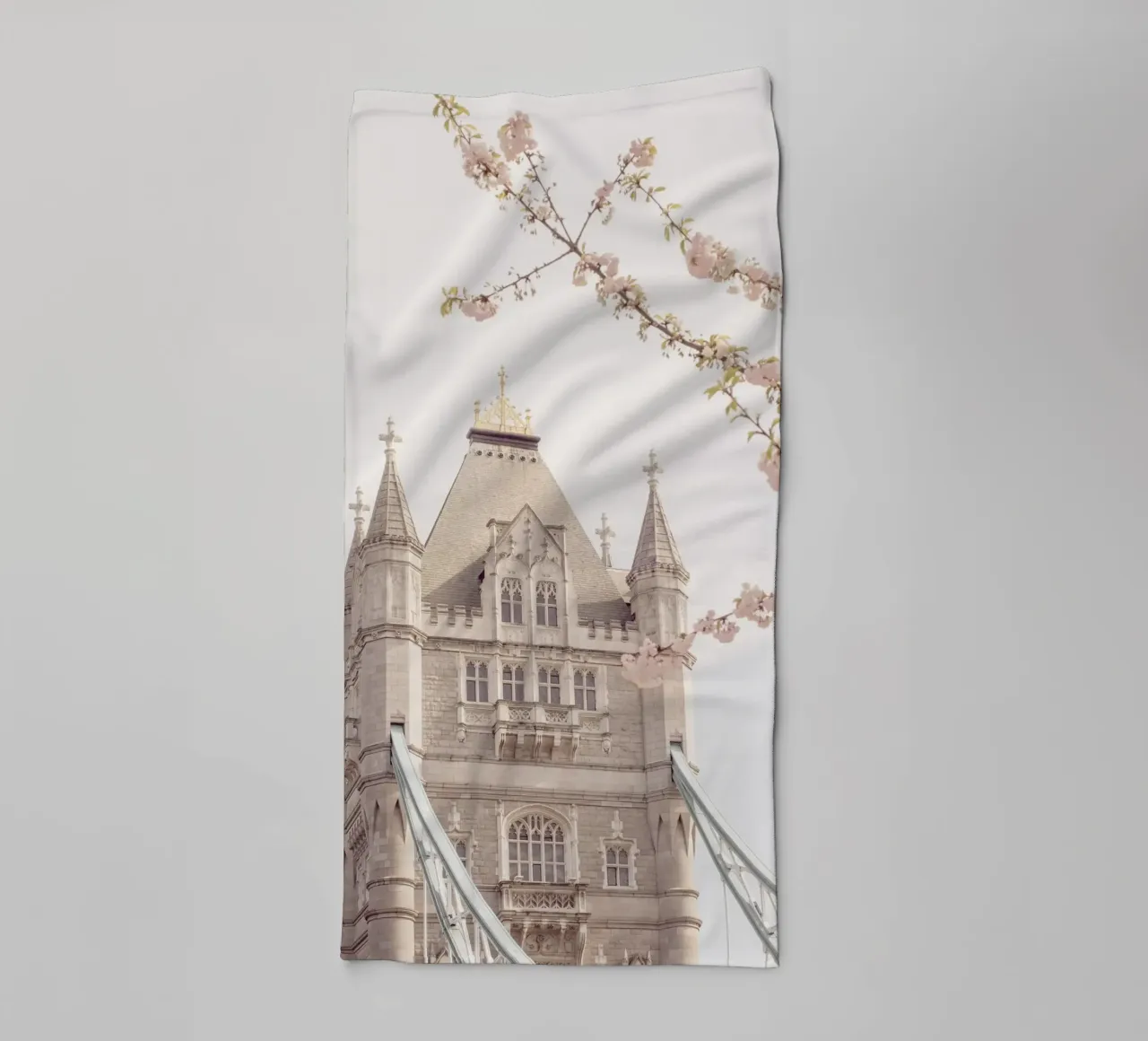 London Tower Bridge Pretty Photography asciugamano da bagno da GraceDigitalArtCo