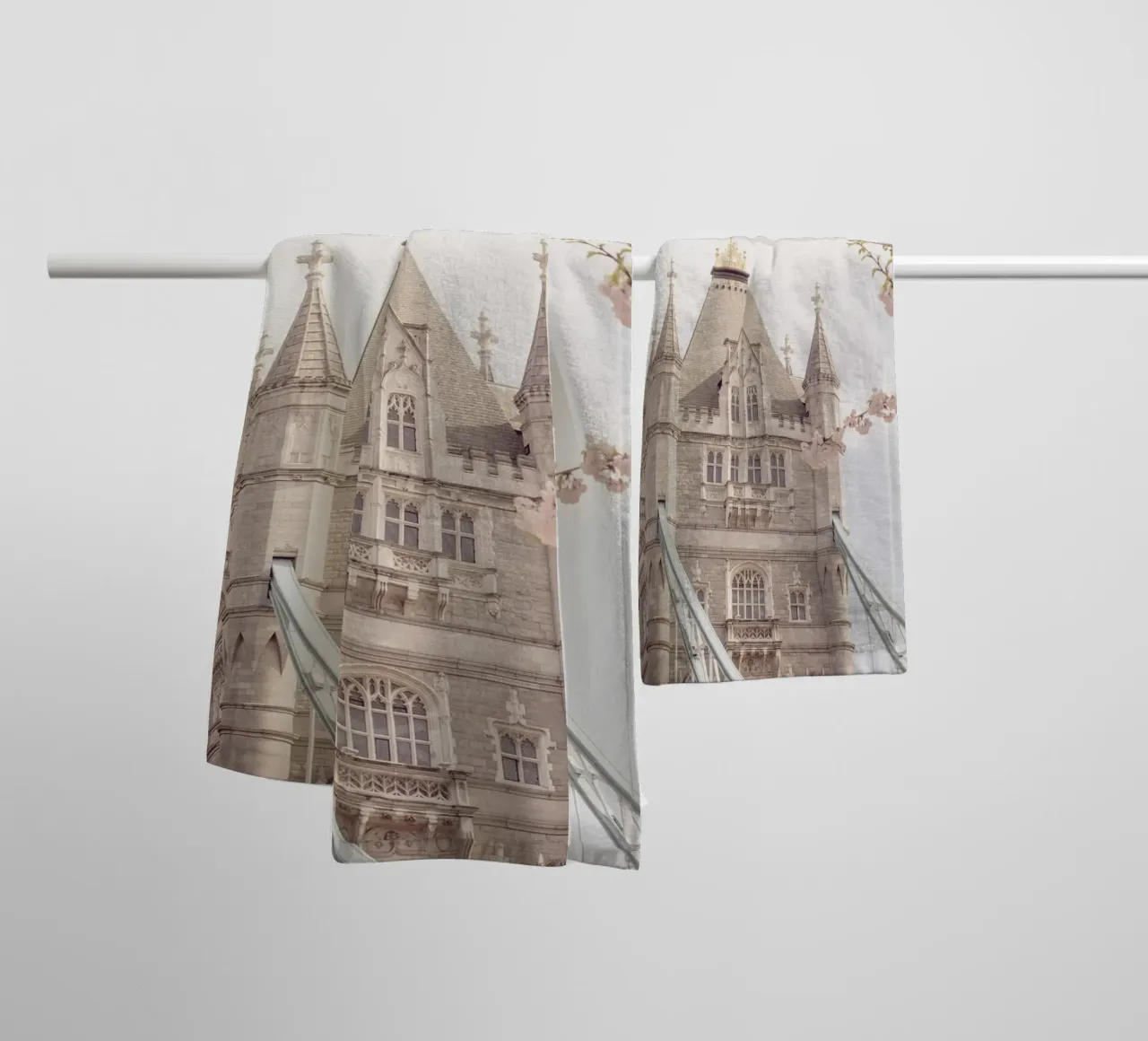 London Tower Bridge Pretty Photography asciugamano da bagno da GraceDigitalArtCo