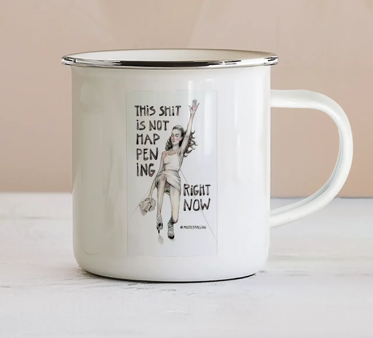 Models Falling 1 tazza in smalto da Meegan Barnes