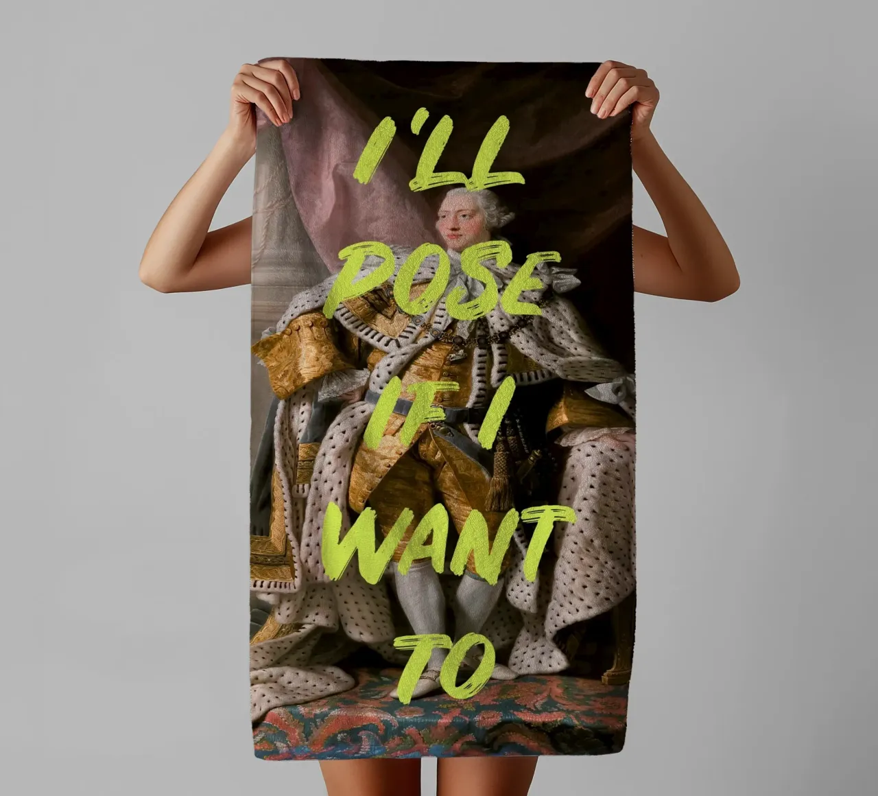 Posing King Neon Yellow Font asciugamano da bagno da GraceDigitalArtCo