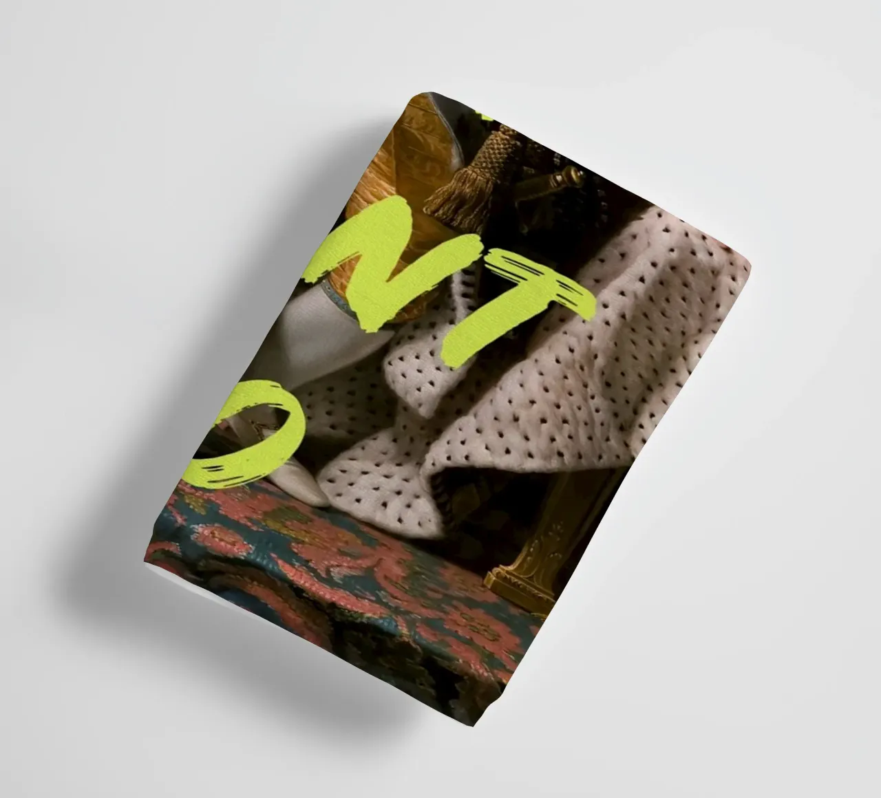 Posing King Neon Yellow Font asciugamano da bagno da GraceDigitalArtCo