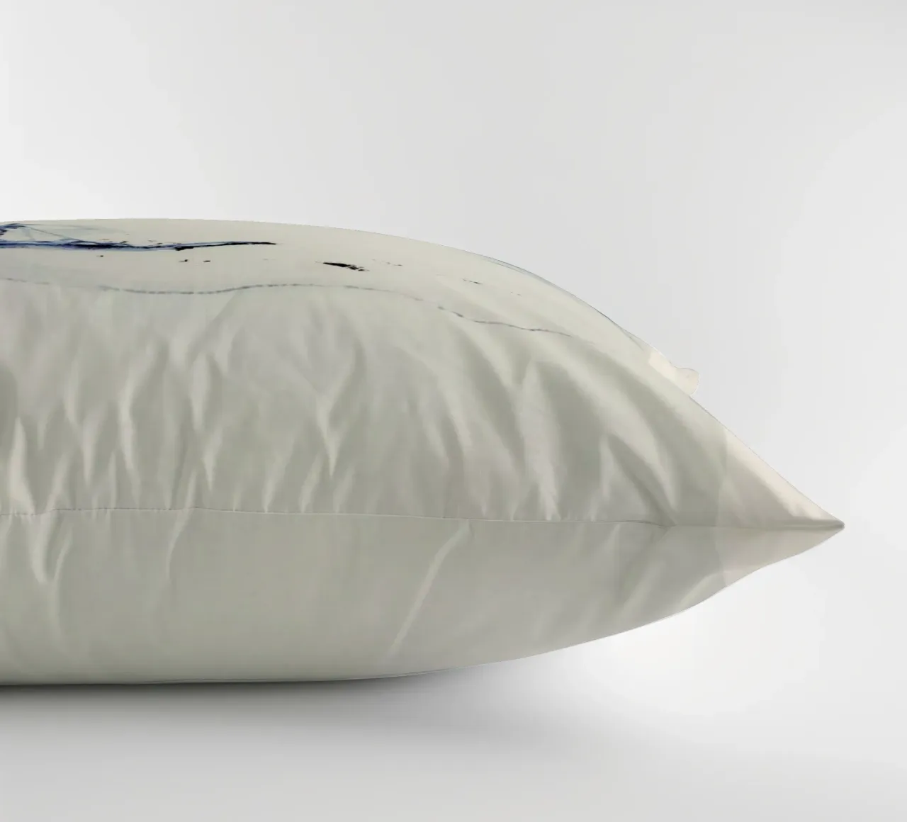 Hokusai - A Person in a Small Boat on a River with Mount Fuji in the Background cuscino da Vintage by JUNIQE