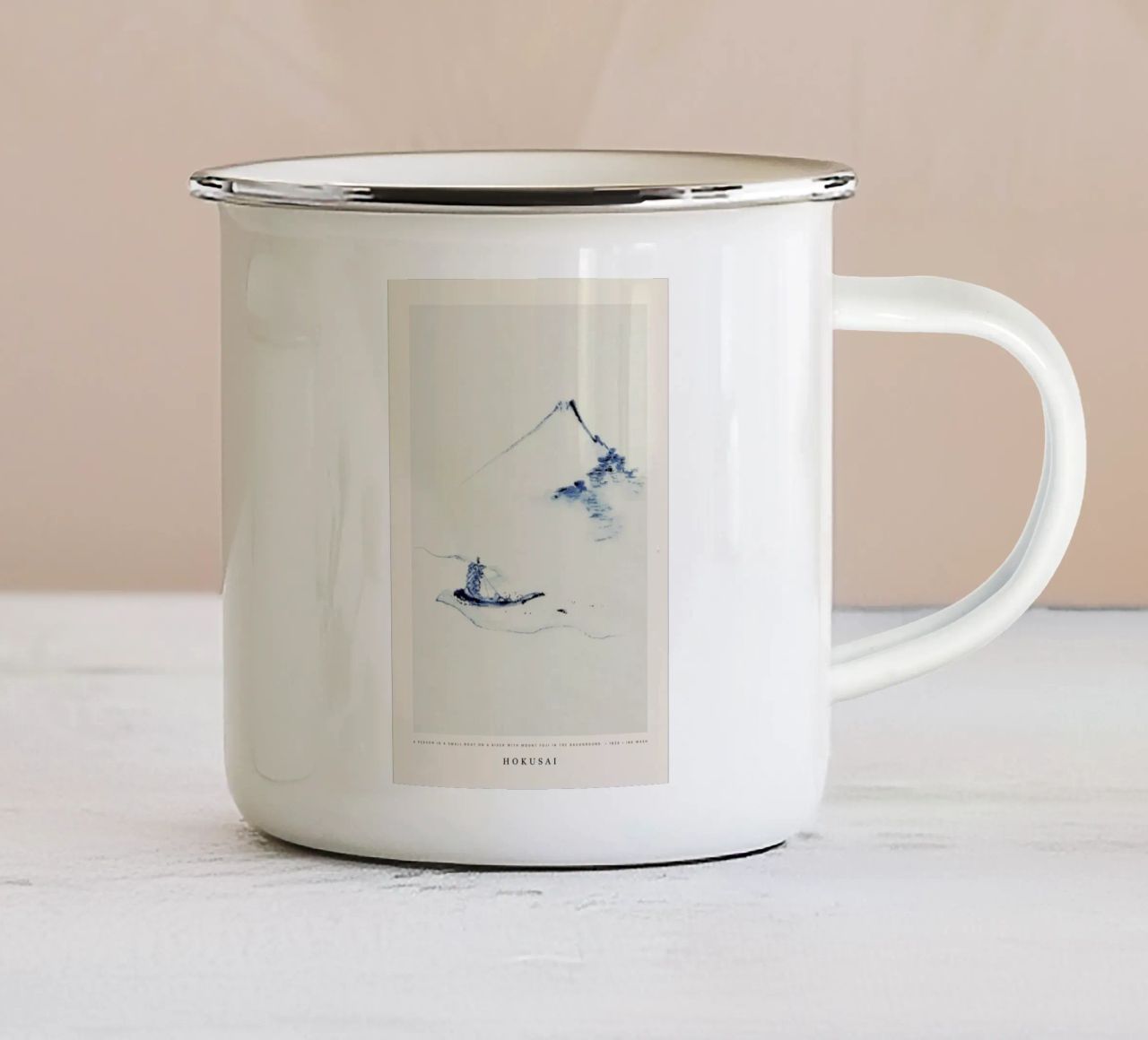Hokusai - A Person in a Small Boat on a River with Mount Fuji in the Background tazza in smalto da Vintage by JUNIQE