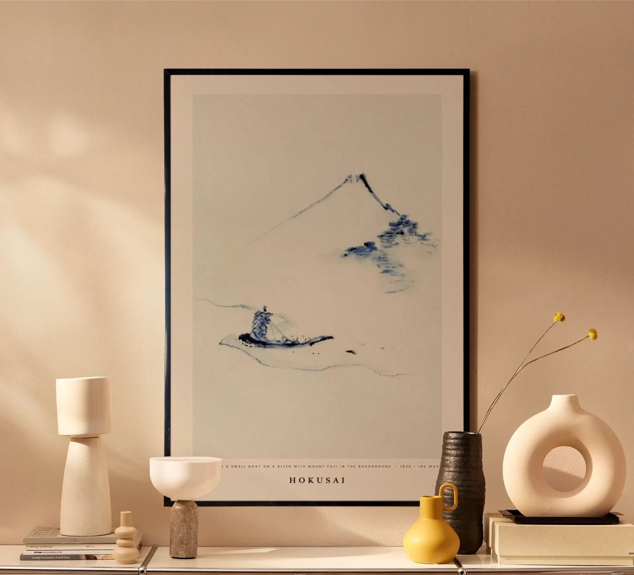 Hokusai - A Person in a Small Boat on a River with Mount Fuji in the Background carta hahnemühle da Vintage by JUNIQE