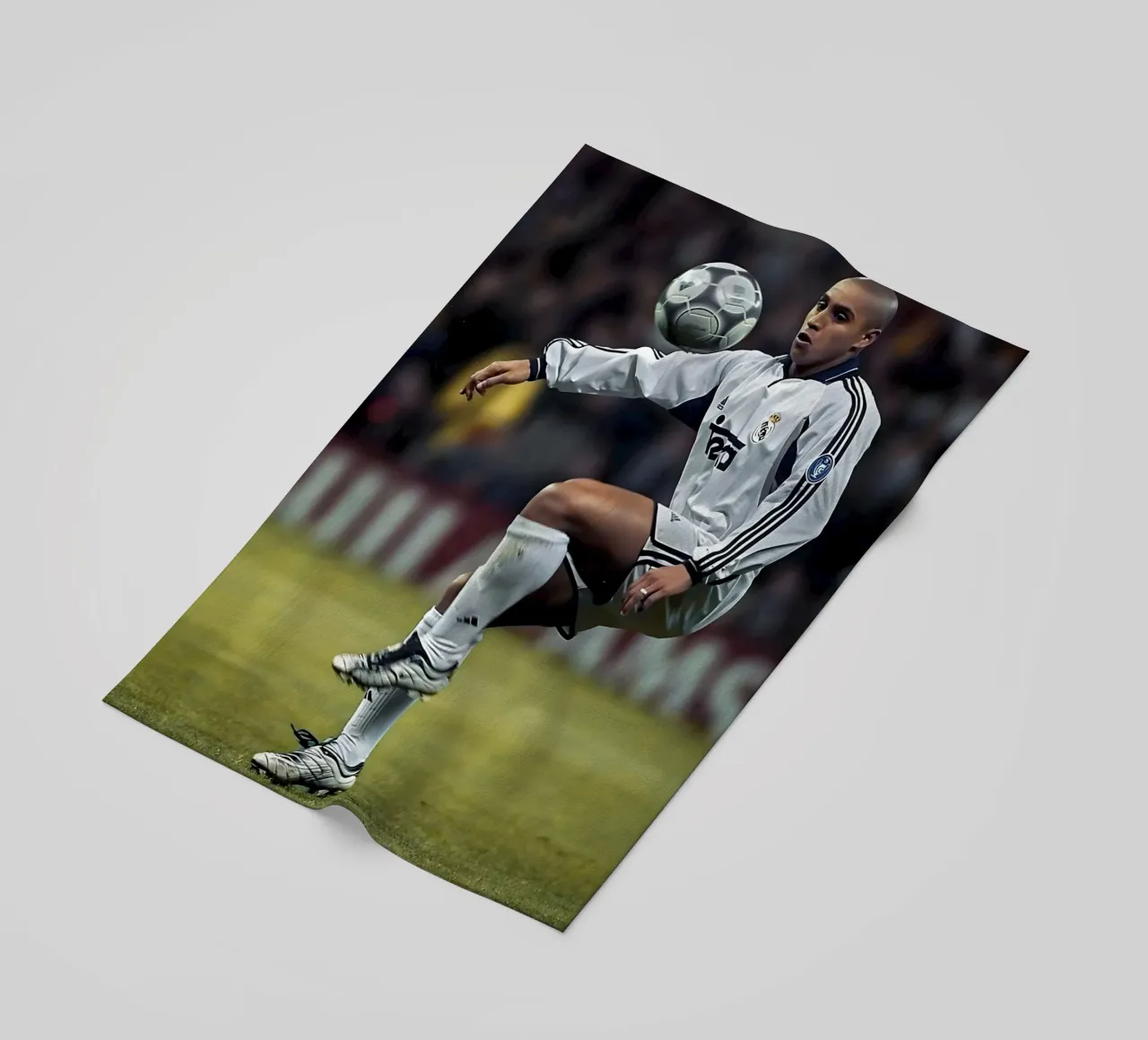 Roberto Carlos 90s beach towel by Low poly art