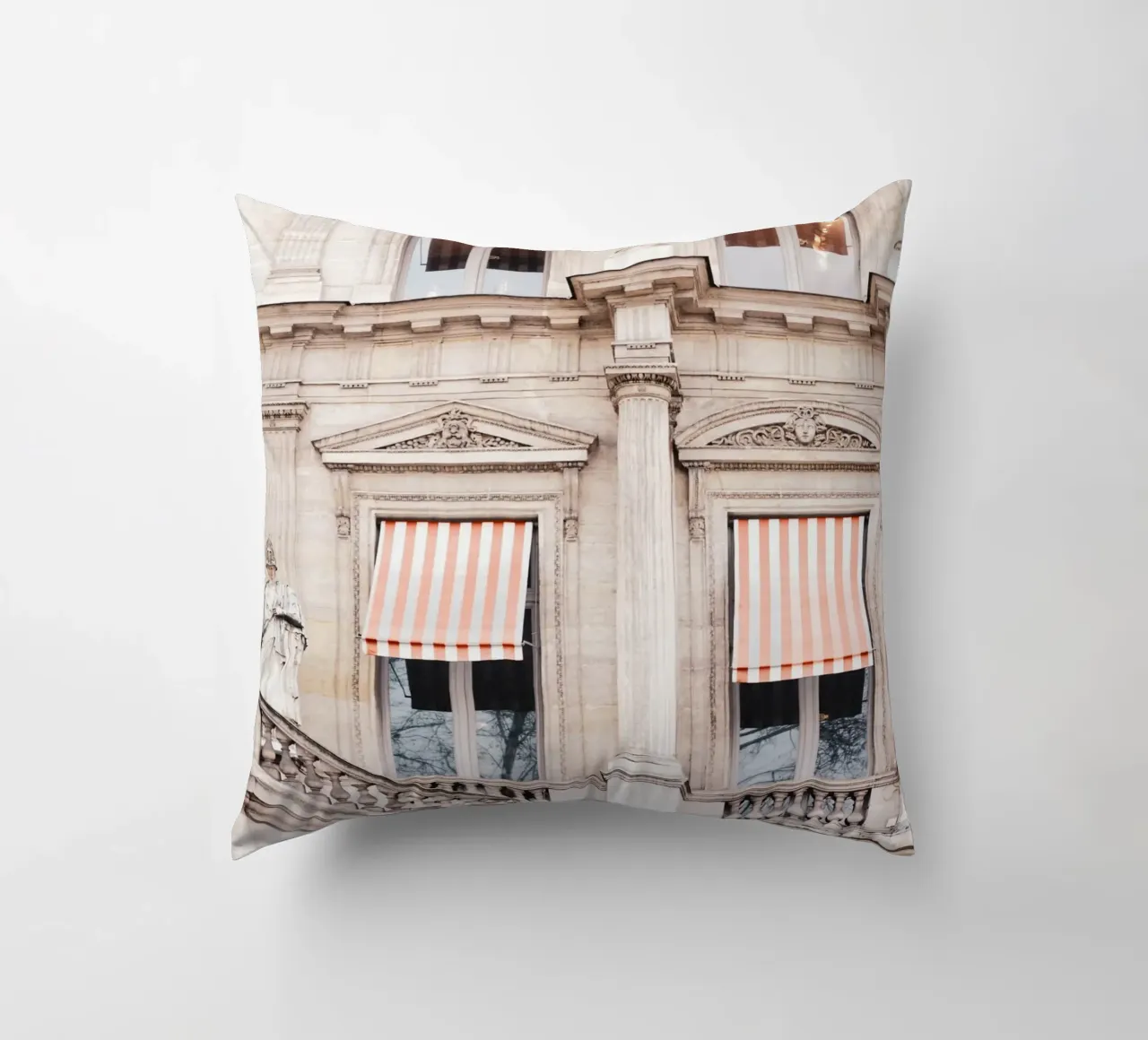 Paris Building with White and Orange Striped Awning cuscino da GraceDigitalArtCo