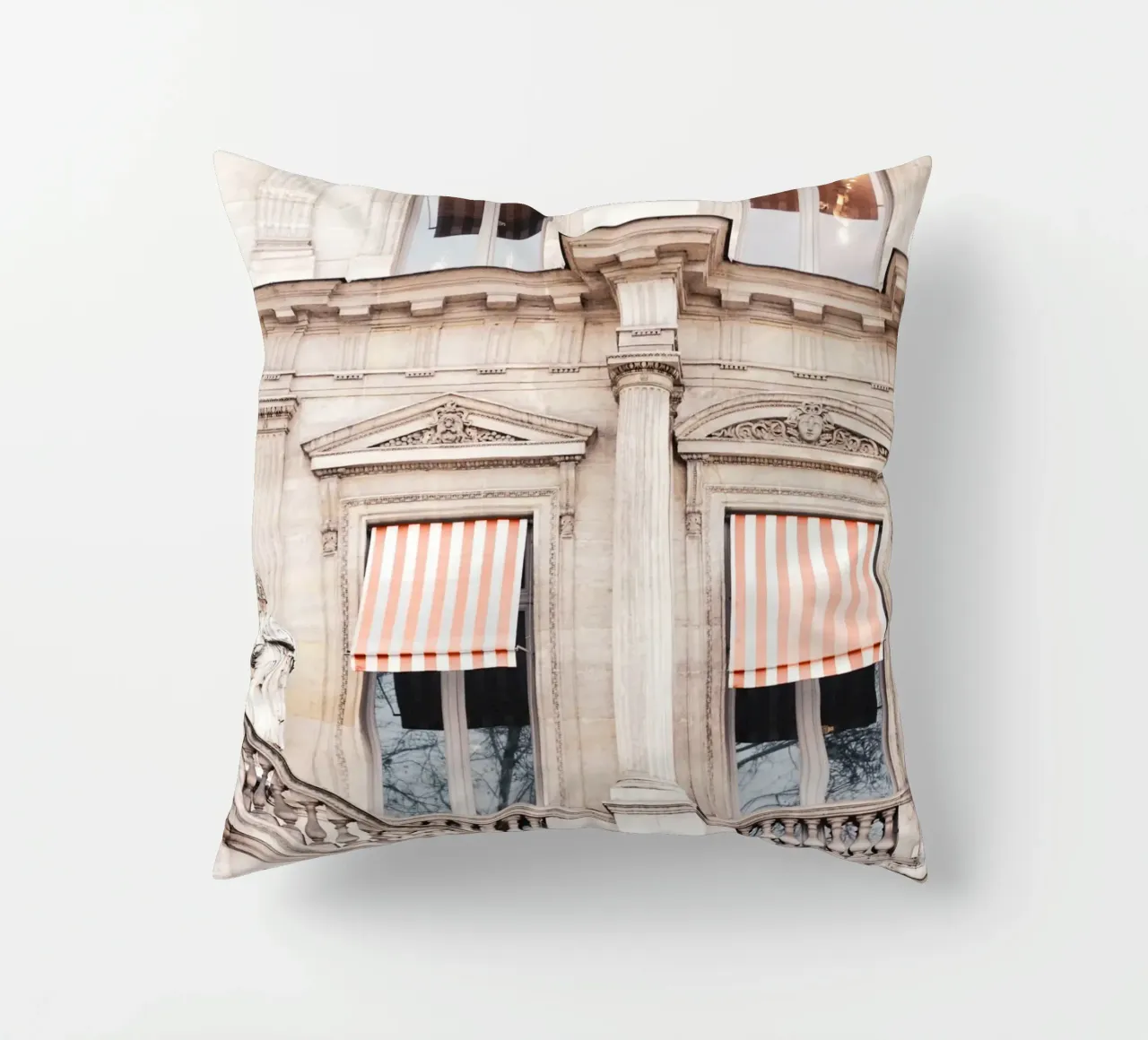 Paris Building with White and Orange Striped Awning cuscino da GraceDigitalArtCo