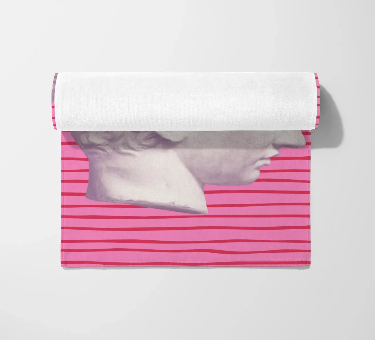 Emperor on pink and red stripes telo mare da GraceDigitalArtCo