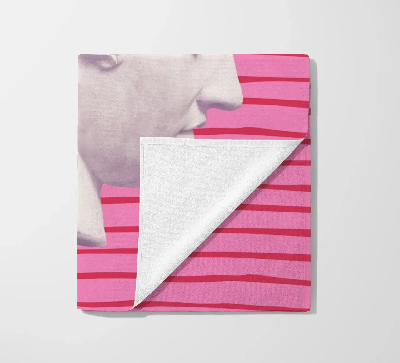 Emperor on pink and red stripes telo mare da GraceDigitalArtCo