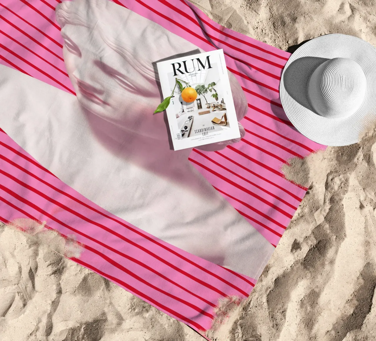 Goddess on pink and red stripes telo mare da GraceDigitalArtCo
