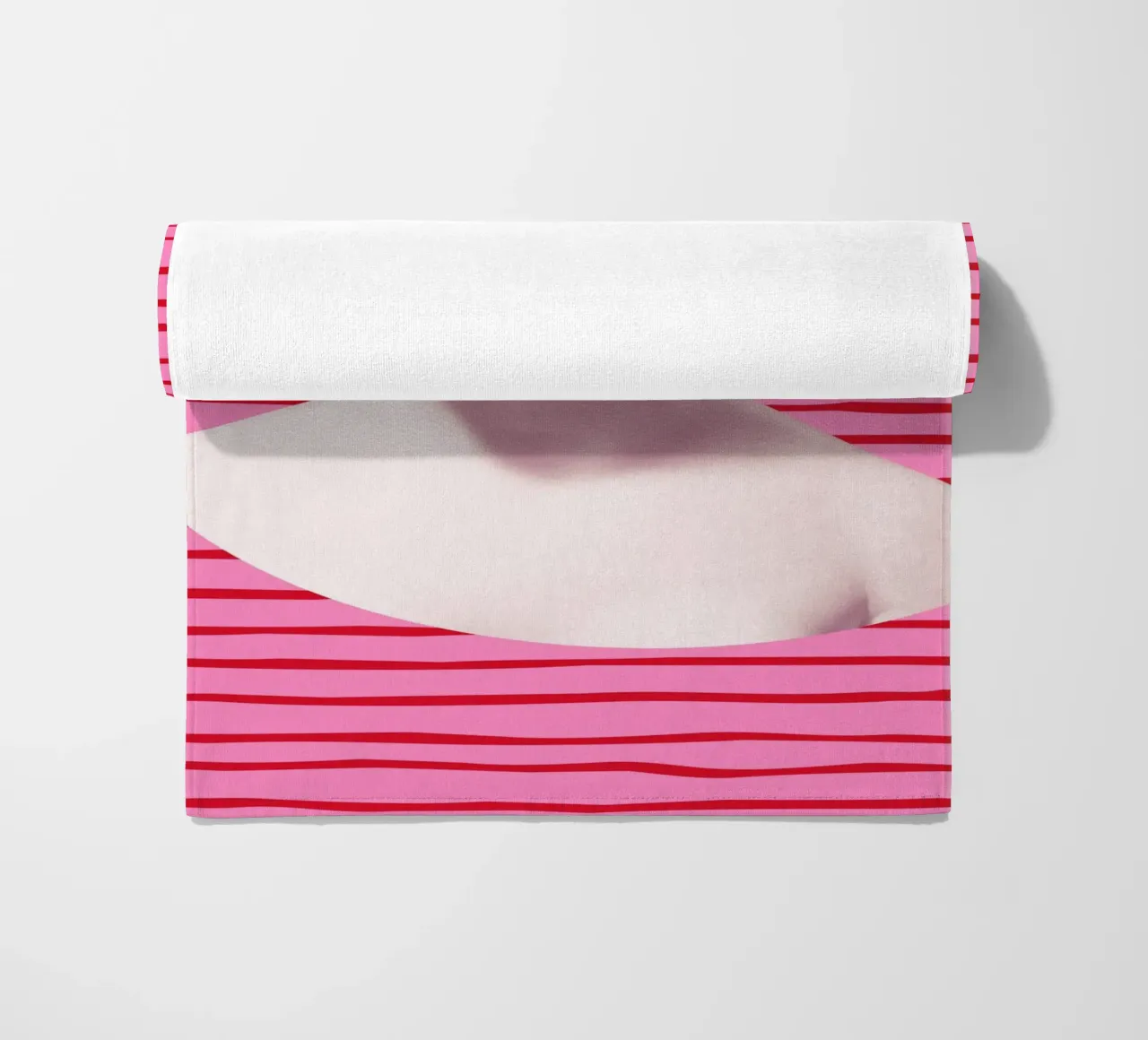 Goddess on pink and red stripes telo mare da GraceDigitalArtCo