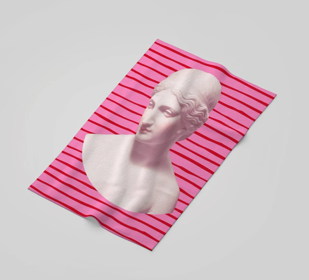 Goddess on pink and red stripes telo mare da GraceDigitalArtCo