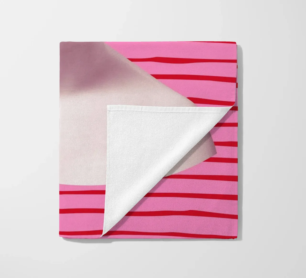 Goddess on pink and red stripes telo mare da GraceDigitalArtCo