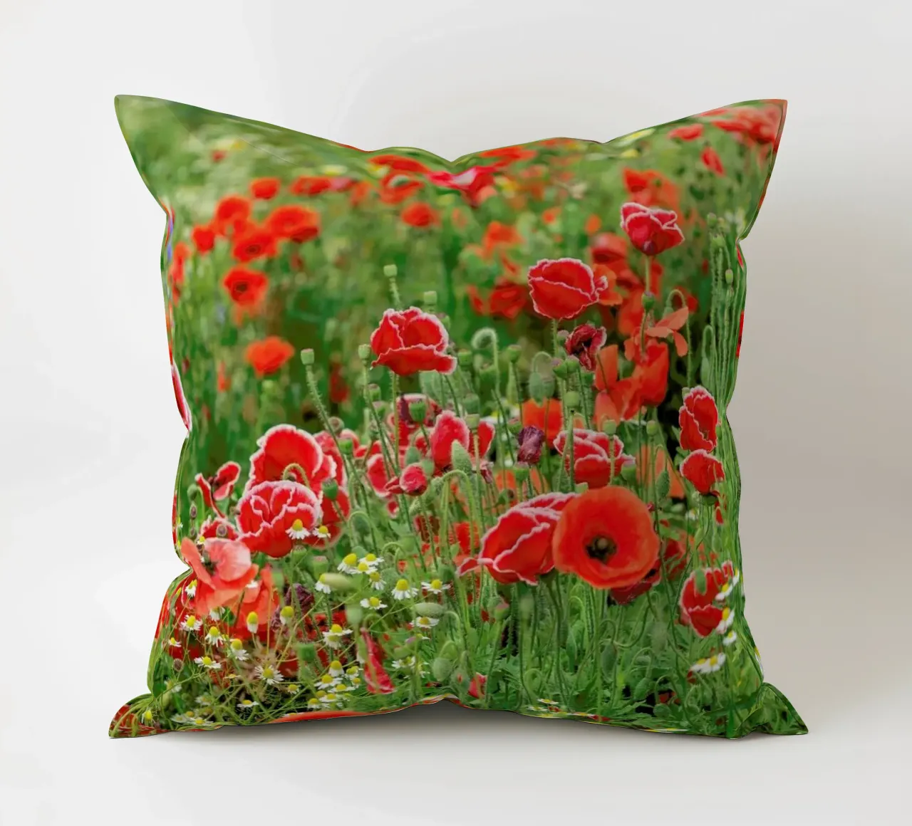 Mixed Red Poppyfield cuscino da Curious Collections by Marielle Leenders