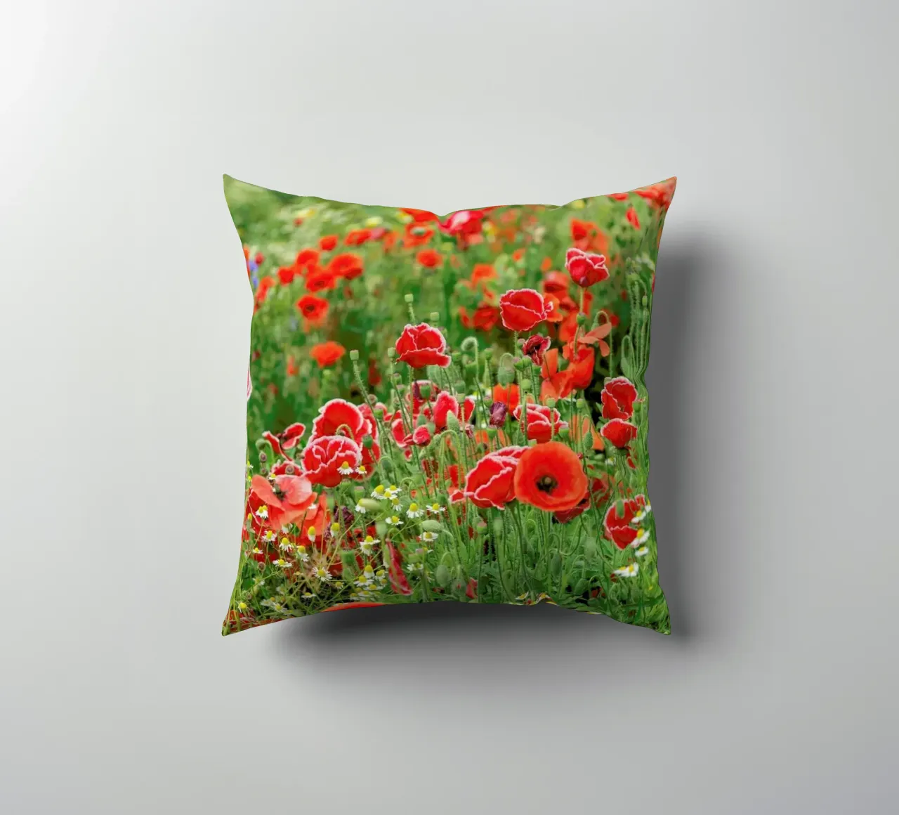 Mixed Red Poppyfield cuscino da Curious Collections by Marielle Leenders