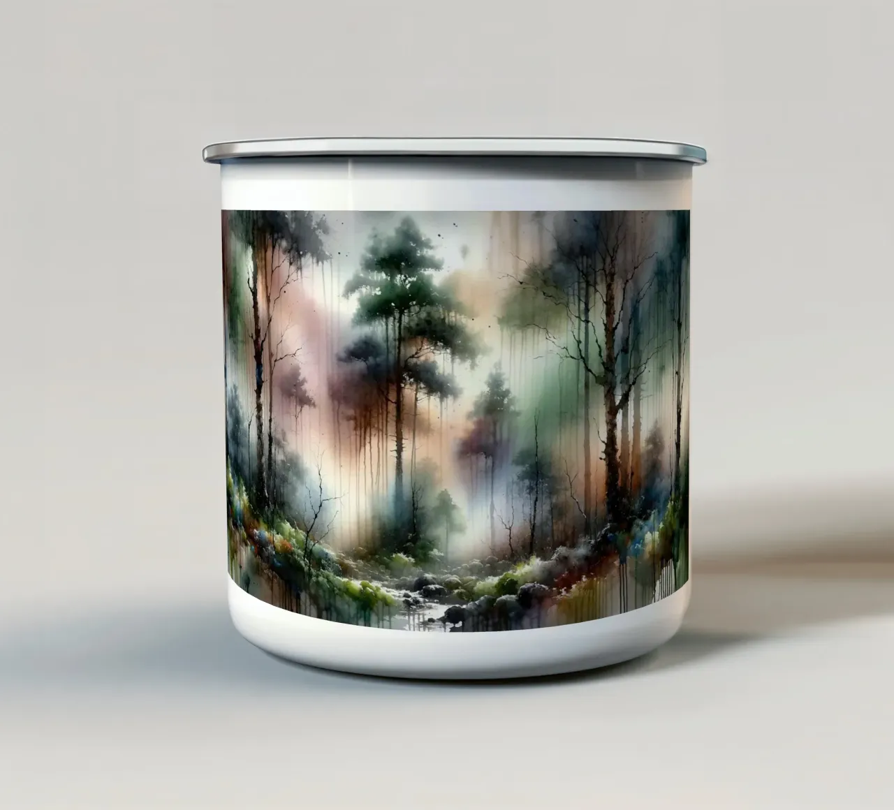 Una misteriosa foresta avvolta da una fitta nebbia tazza in smalto da Chromatic Fusion Studio