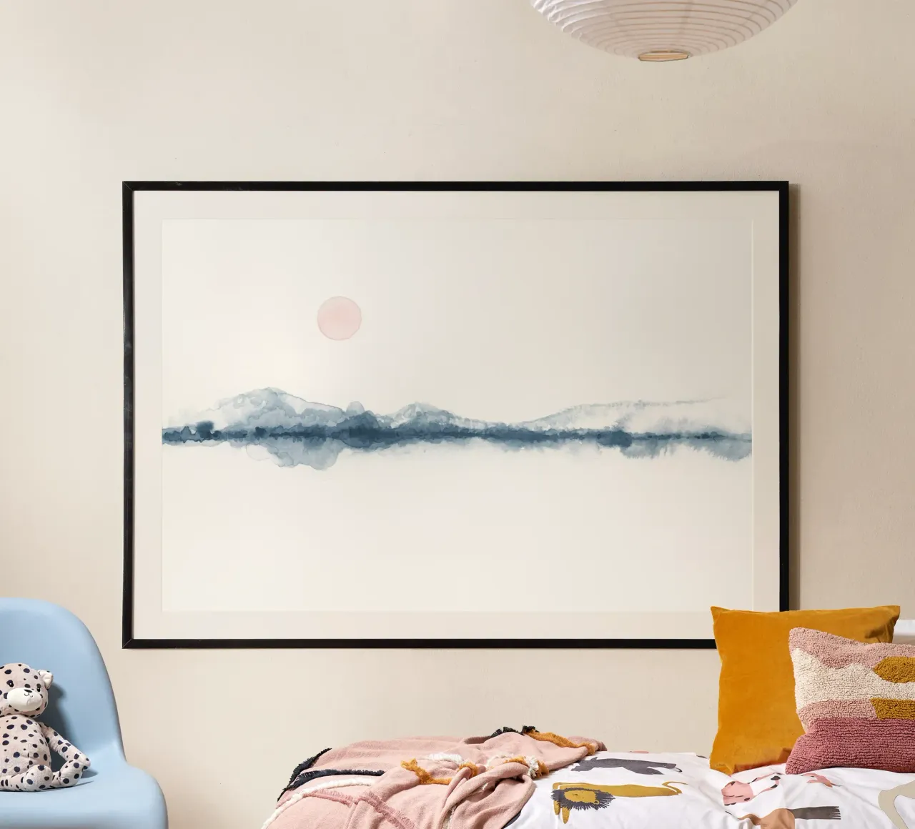 Acquerello al tramonto in blu e rosa poster con telaio in alluminio da NouveauPrints