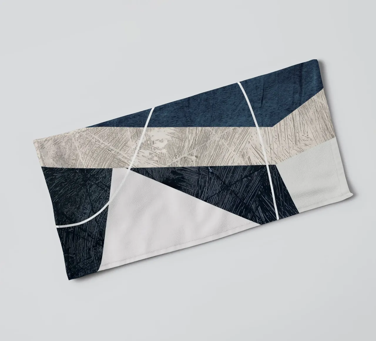 modern abstract art triangle asciugamano da bagno da vintageshop