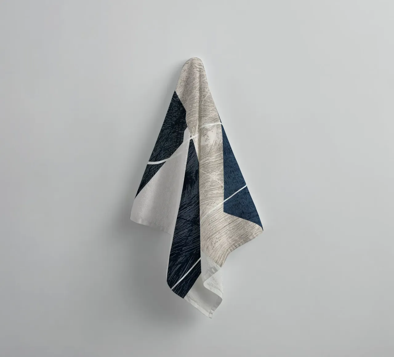 modern abstract art triangle asciugamano da bagno da vintageshop