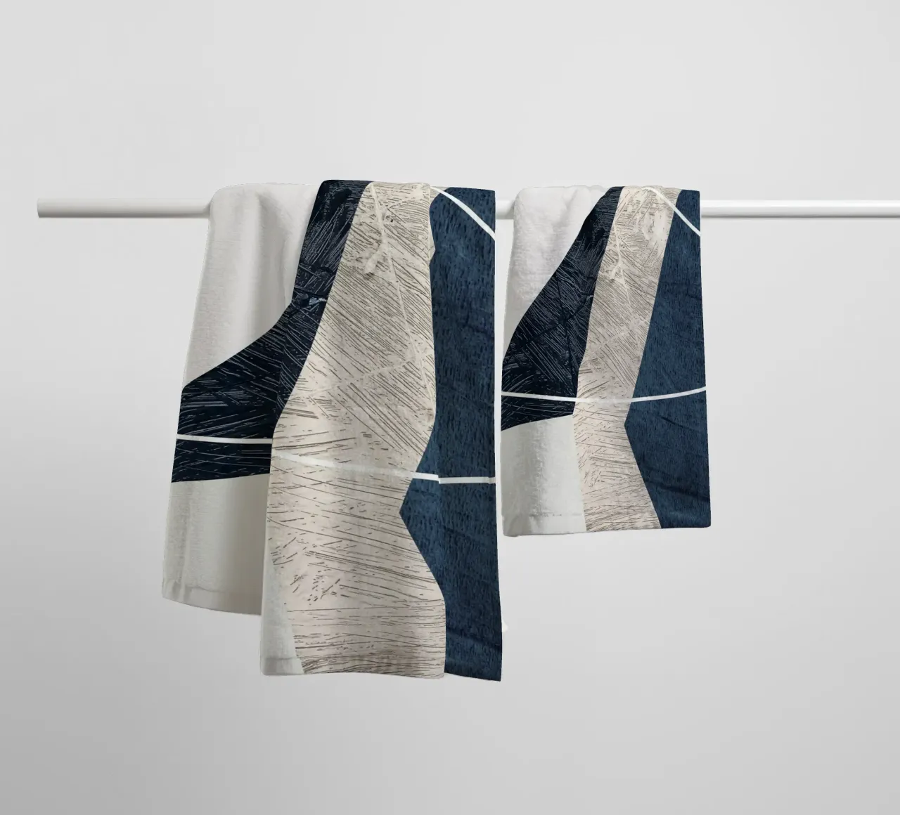 modern abstract art triangle asciugamano da bagno da vintageshop