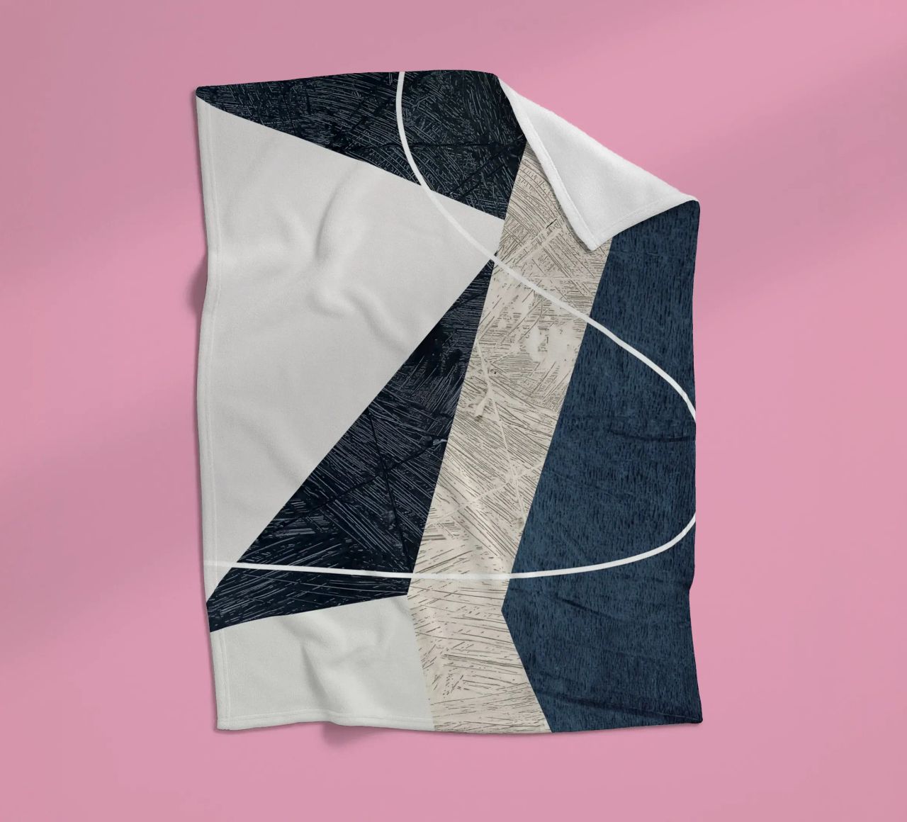 modern abstract art triangle coperta in pile da vintageshop