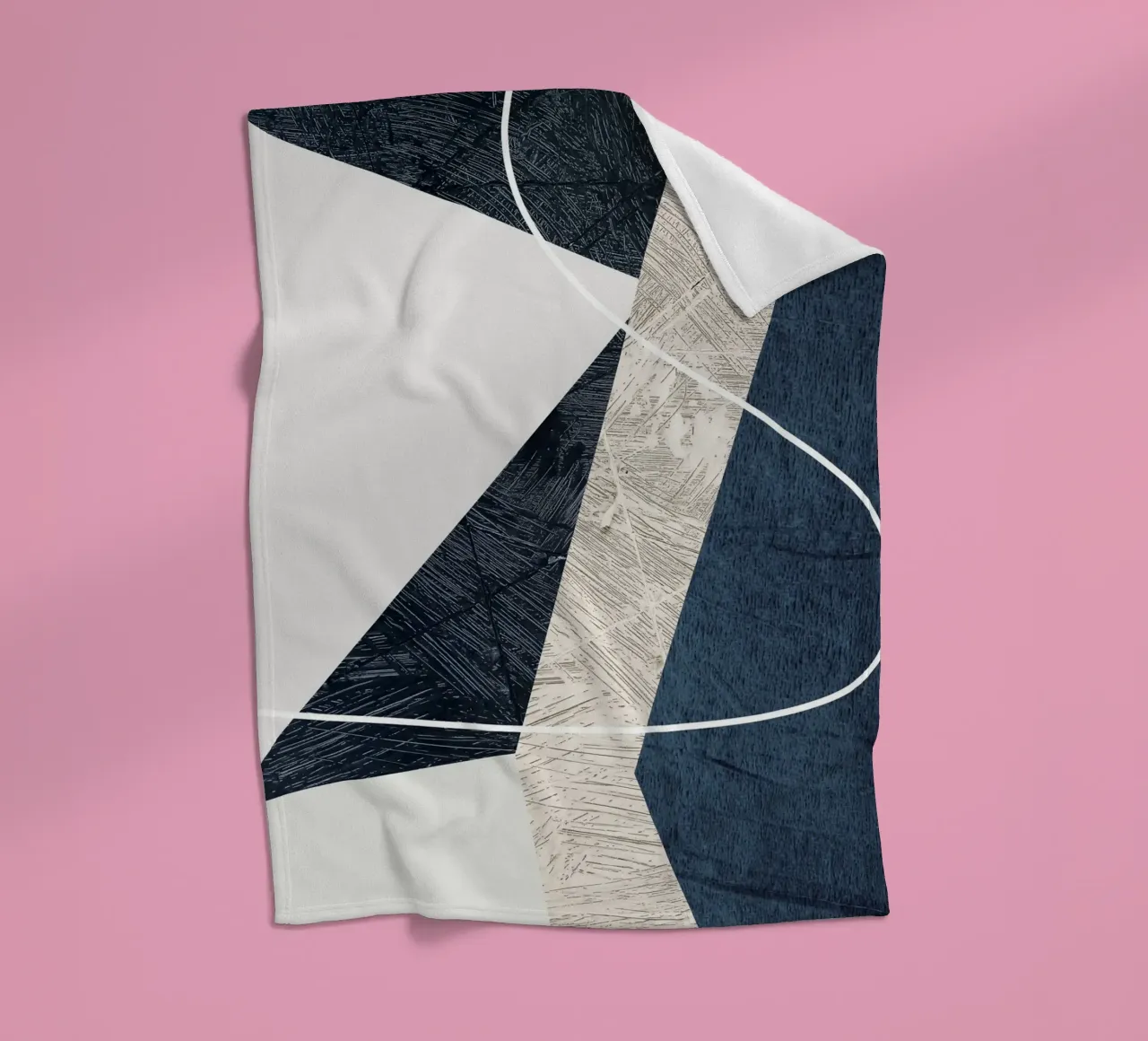 modern abstract art triangle coperta in pile da vintageshop