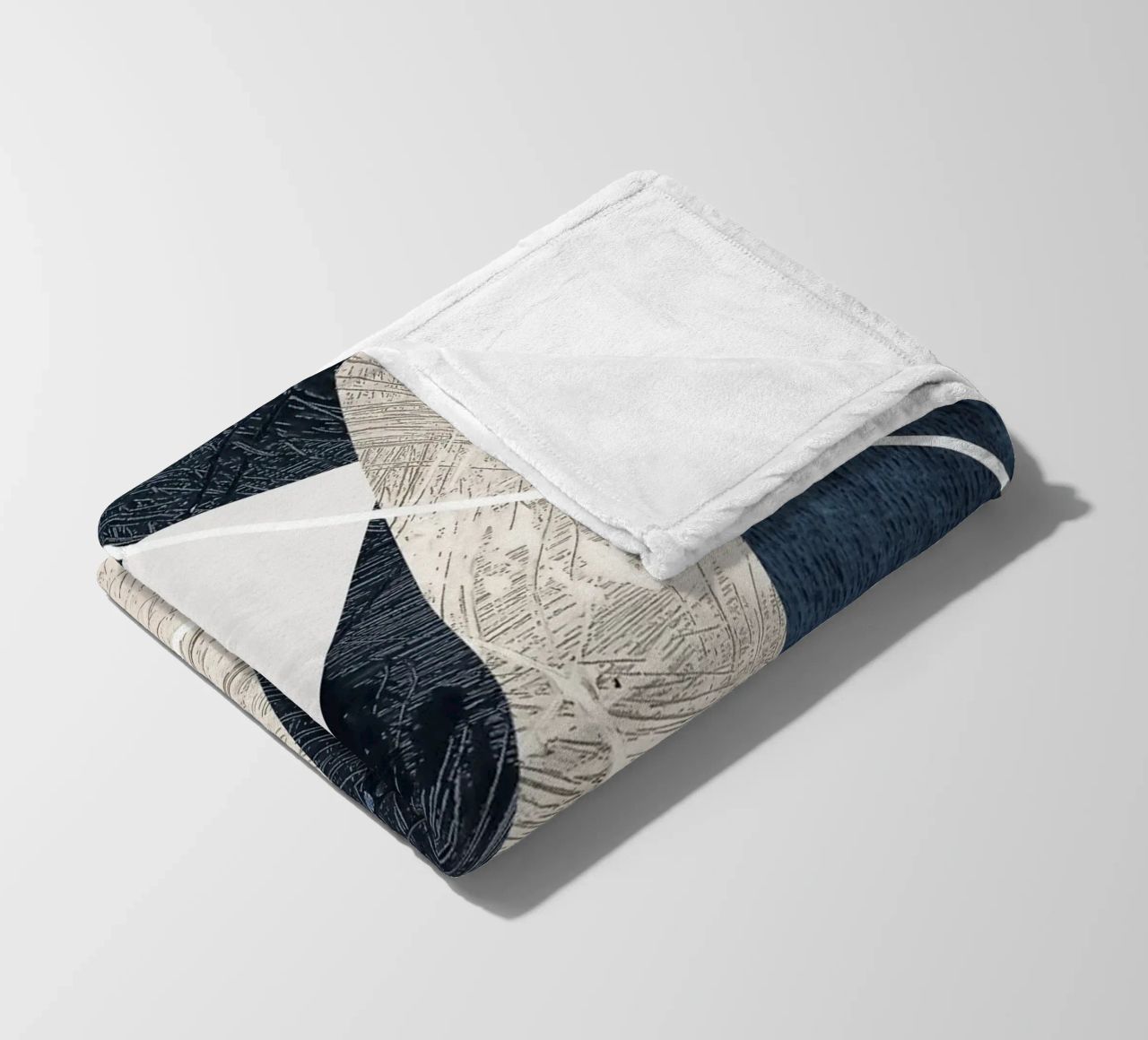 modern abstract art triangle coperta in pile da vintageshop