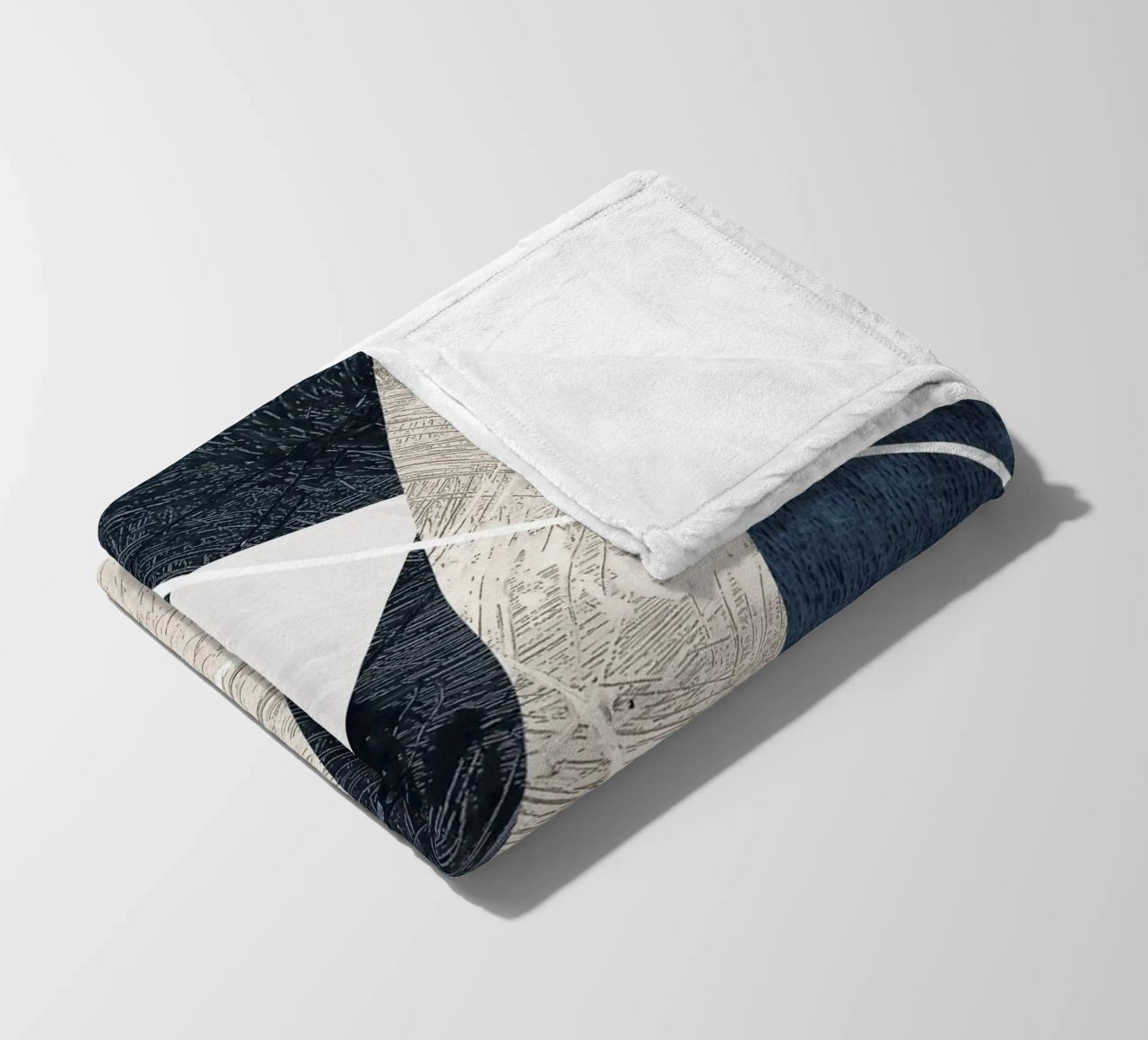 modern abstract art triangle coperta in pile da vintageshop