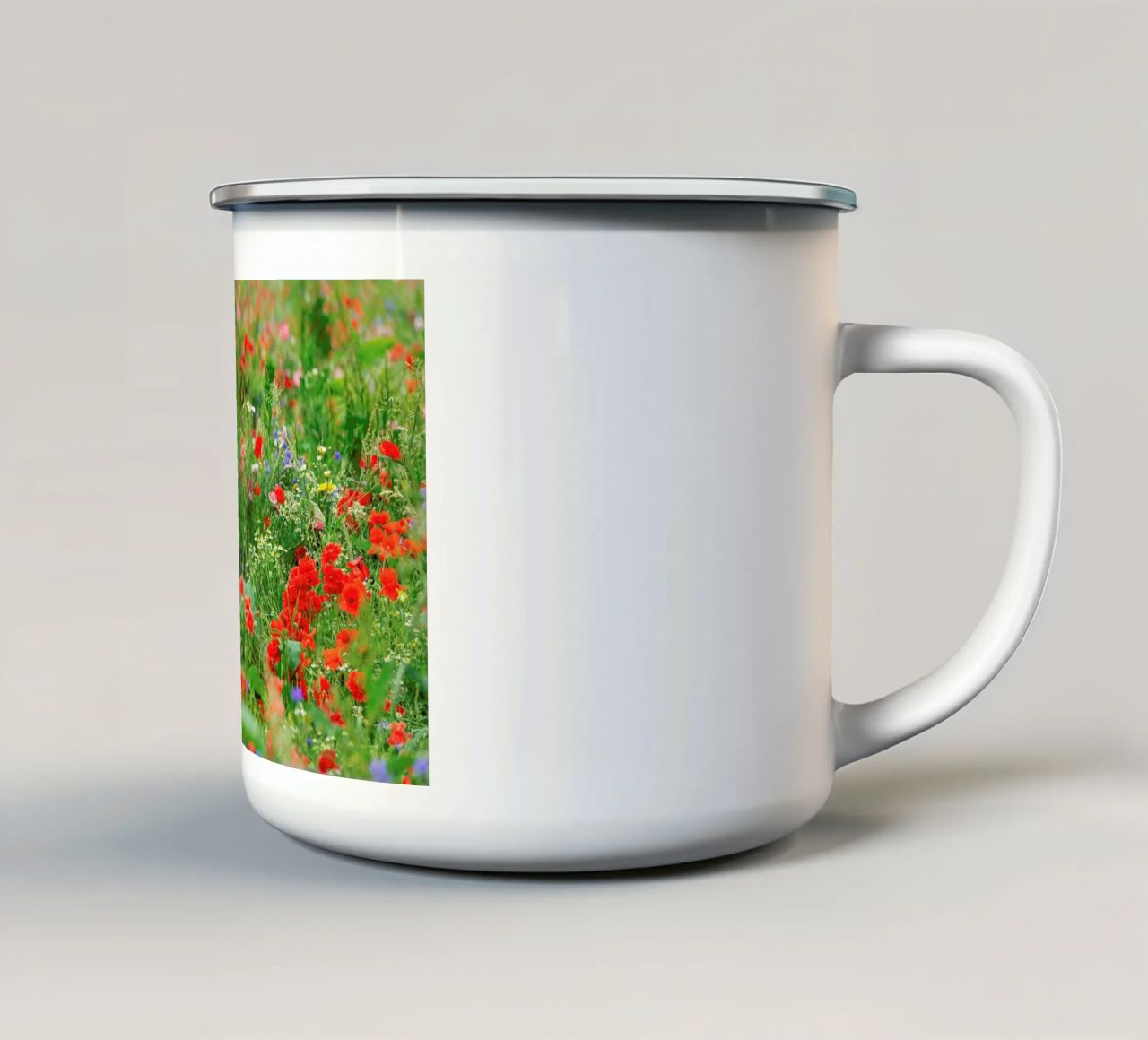 Wild Poppy Field tazza in smalto da Curious Collections by Marielle Leenders