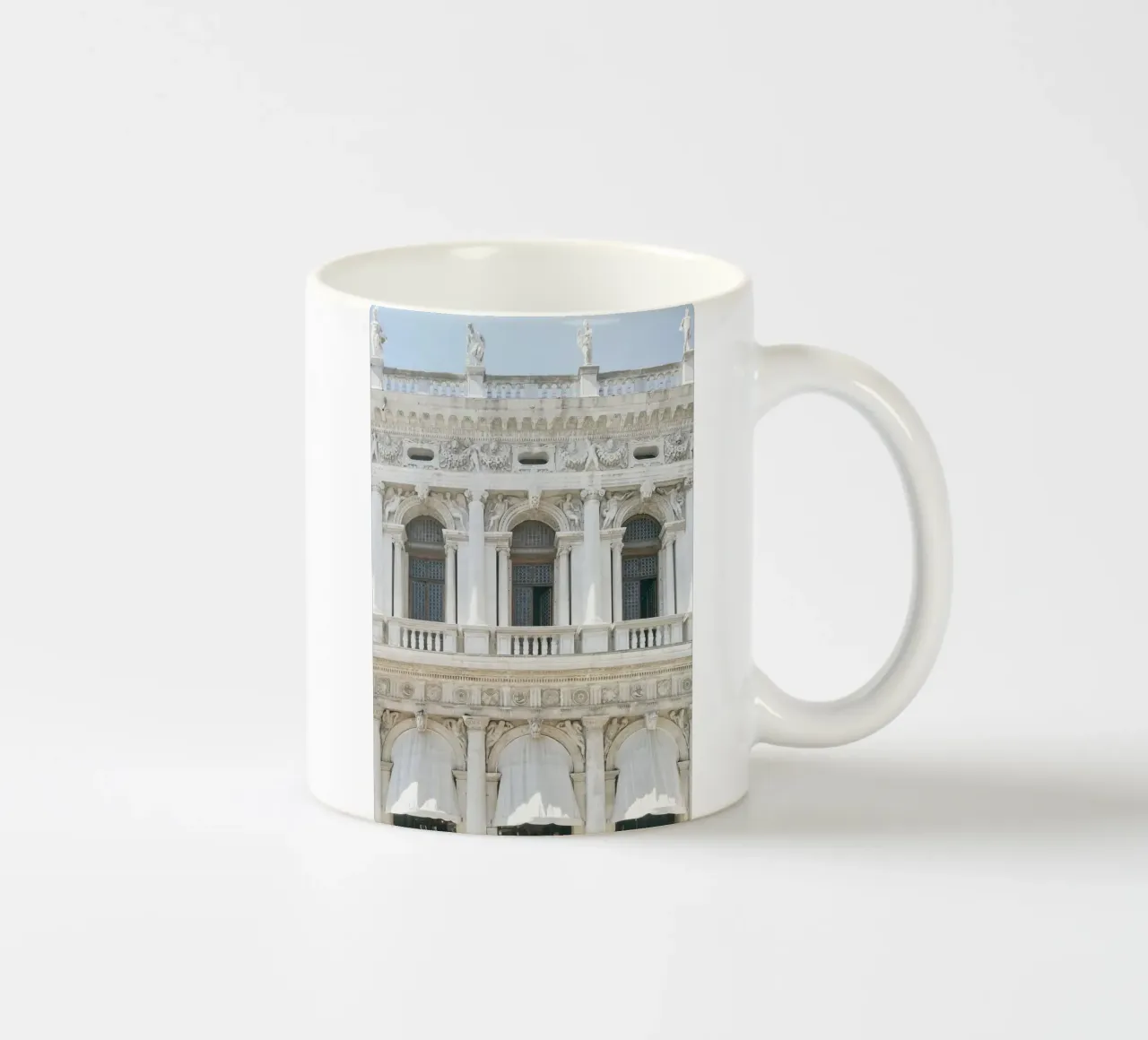 White and Beige Venice Building tazza in ceramica da GraceDigitalArtCo
