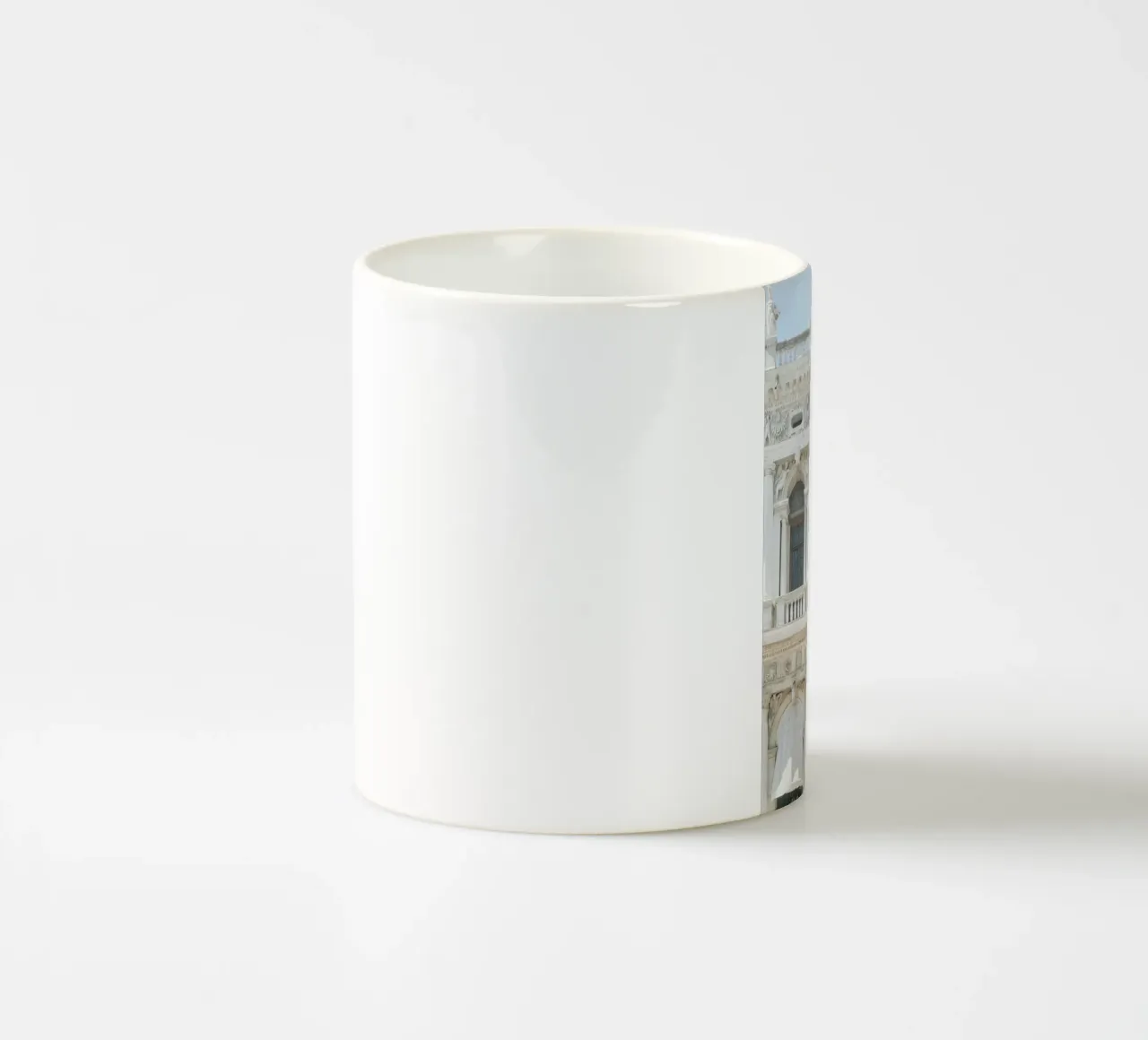 White and Beige Venice Building tazza in ceramica da GraceDigitalArtCo