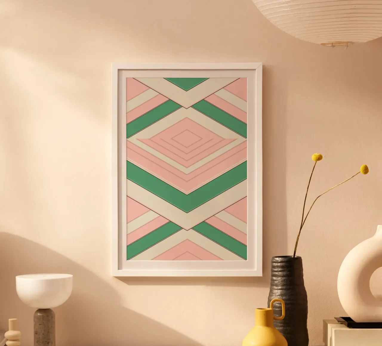 Strisce per il tempo libero Chevron verde e rosa poster con telaio in alluminio da SilverPegasus