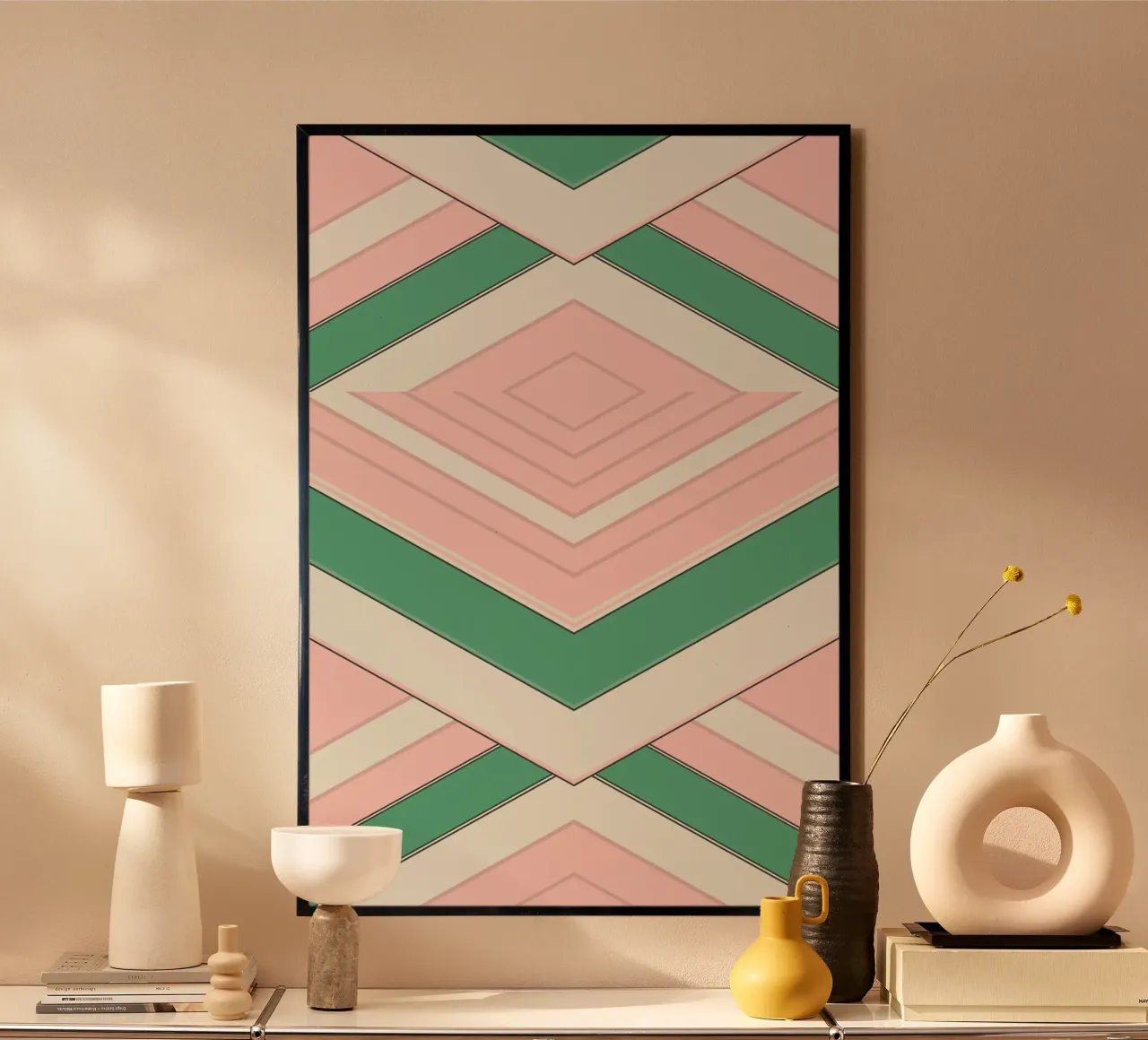 Strisce per il tempo libero Chevron verde e rosa poster con telaio in alluminio da SilverPegasus