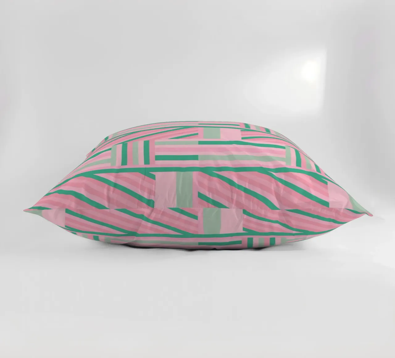 Strisce geometriche verdi e rosa cuscino da SilverPegasus