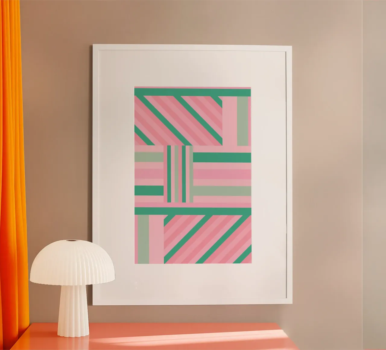 Strisce geometriche verdi e rosa poster con telaio in plastica da SilverPegasus