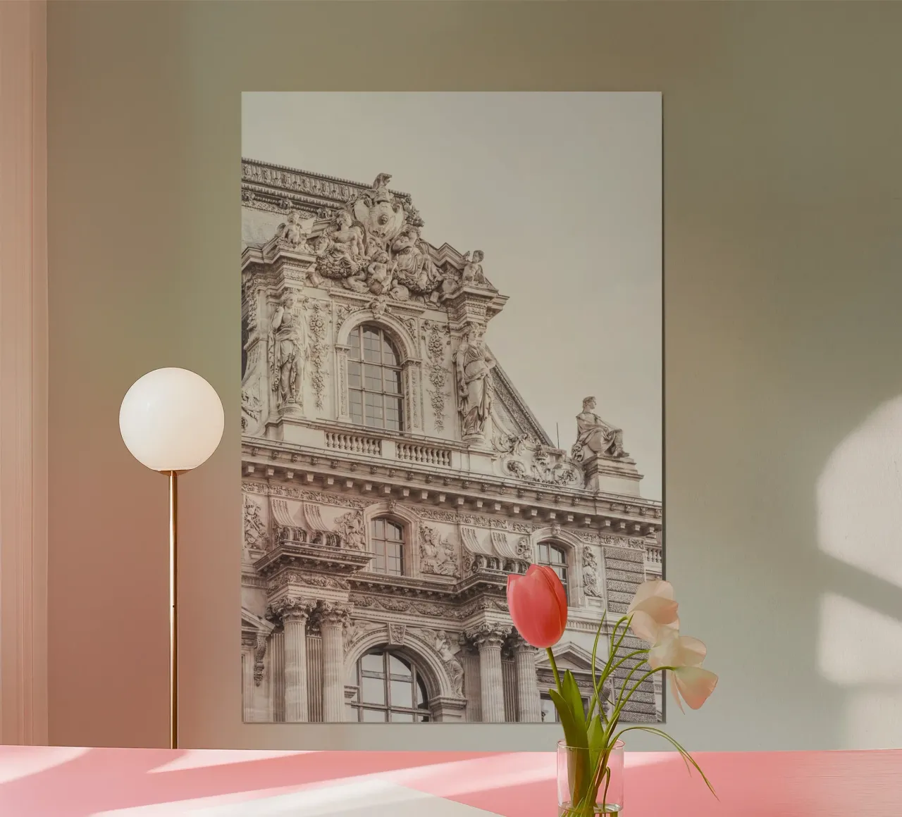 Paris Beige Building poster con telaio in legno da GraceDigitalArtCo