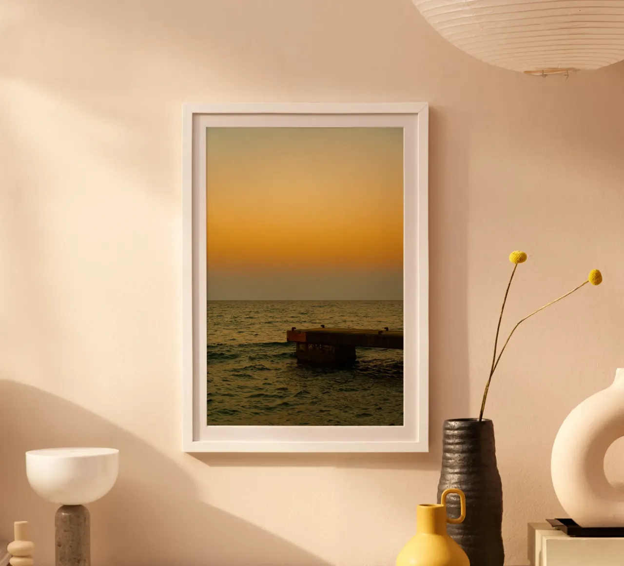 Sunset Pier poster con telaio in alluminio da lieblu