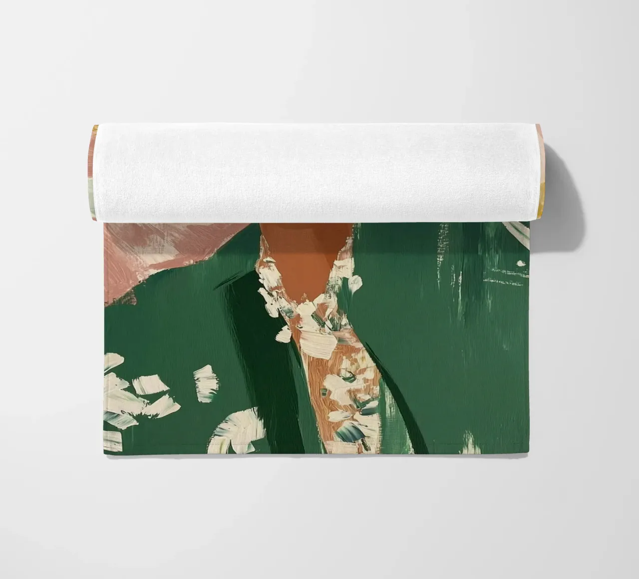 Abstracte vrouw met bloemen, smaragdgroene kunst strandhanddoek van ArtHaus