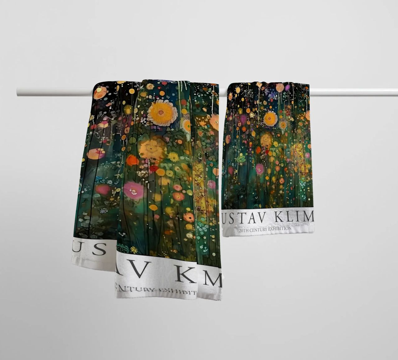 Midnight Flower Klimt Handtuch von D1 Shop