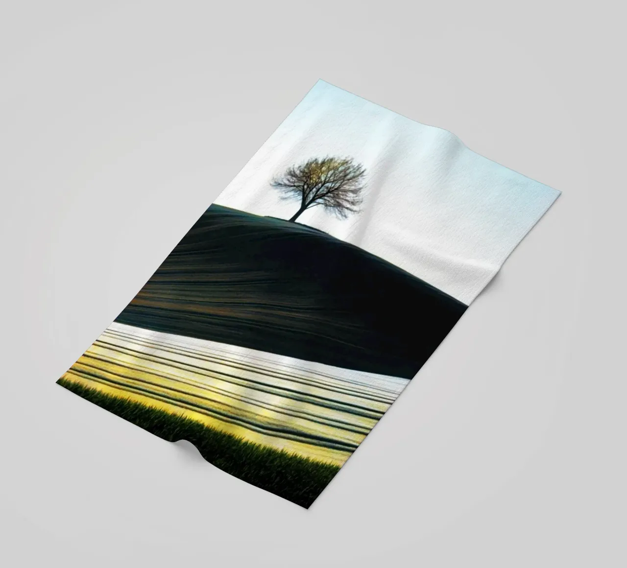 Albero su una collina telo mare da rapunsell