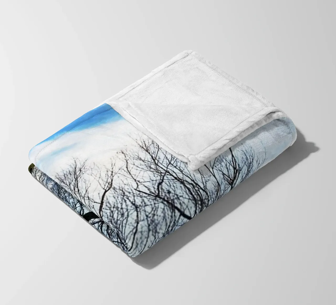 albero sul fiume coperta in pile da rapunsell