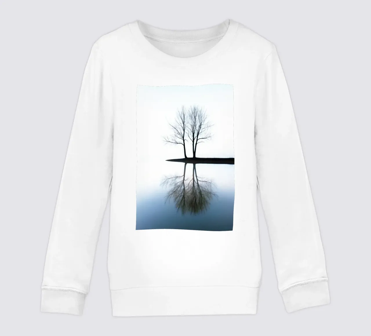 Due alberi secchi su un lago felpa bambino da rapunsell