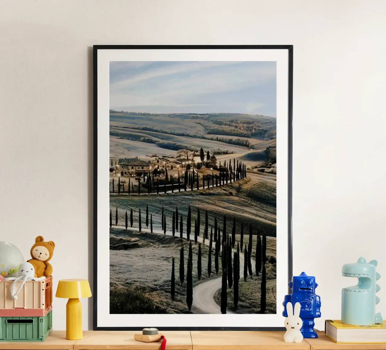 strada tortuosa sulla collina poster con telaio in legno da rapunsell