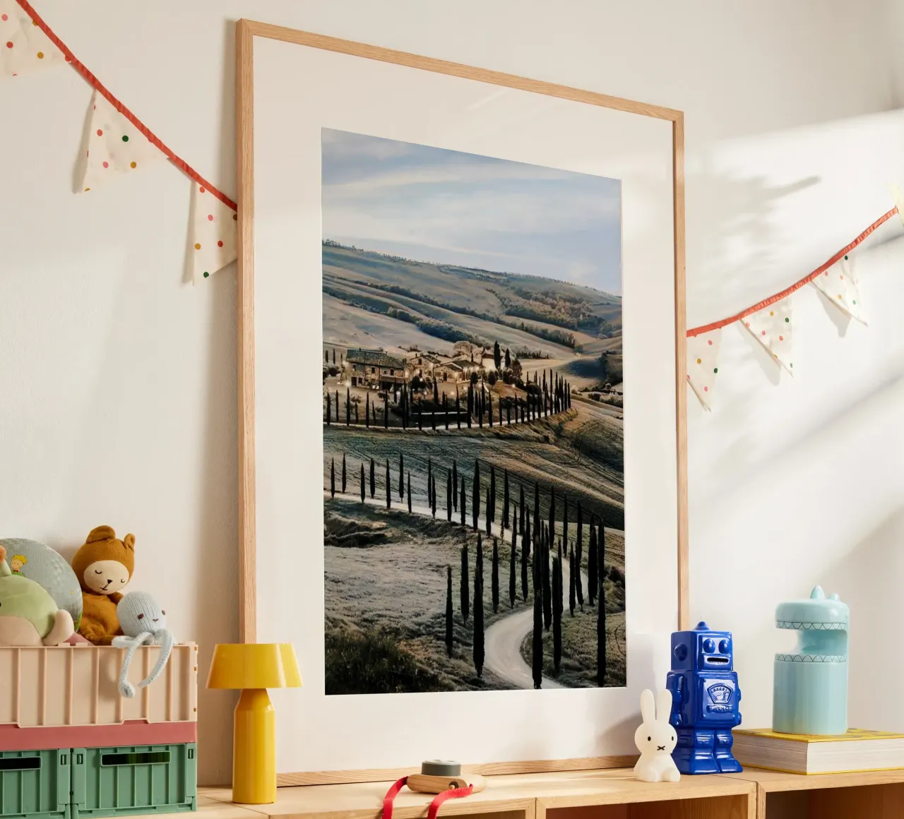 strada tortuosa sulla collina poster con telaio in legno da rapunsell